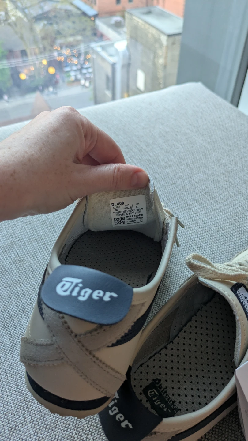 New Onitsuka Tiger Cream/Navy Sneakers Woman's 7 - photo 5