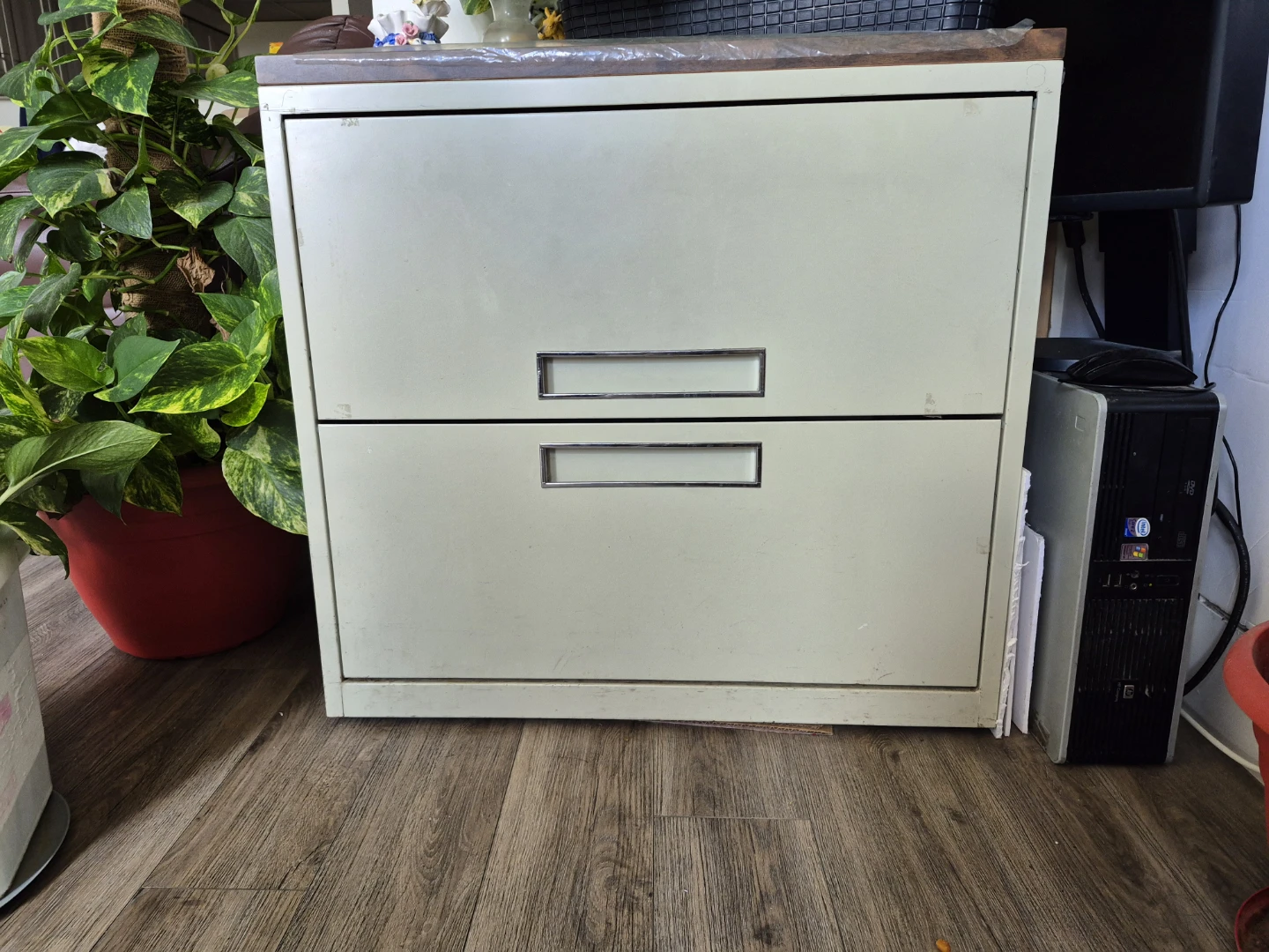 2-Drawer Filing Cabinet