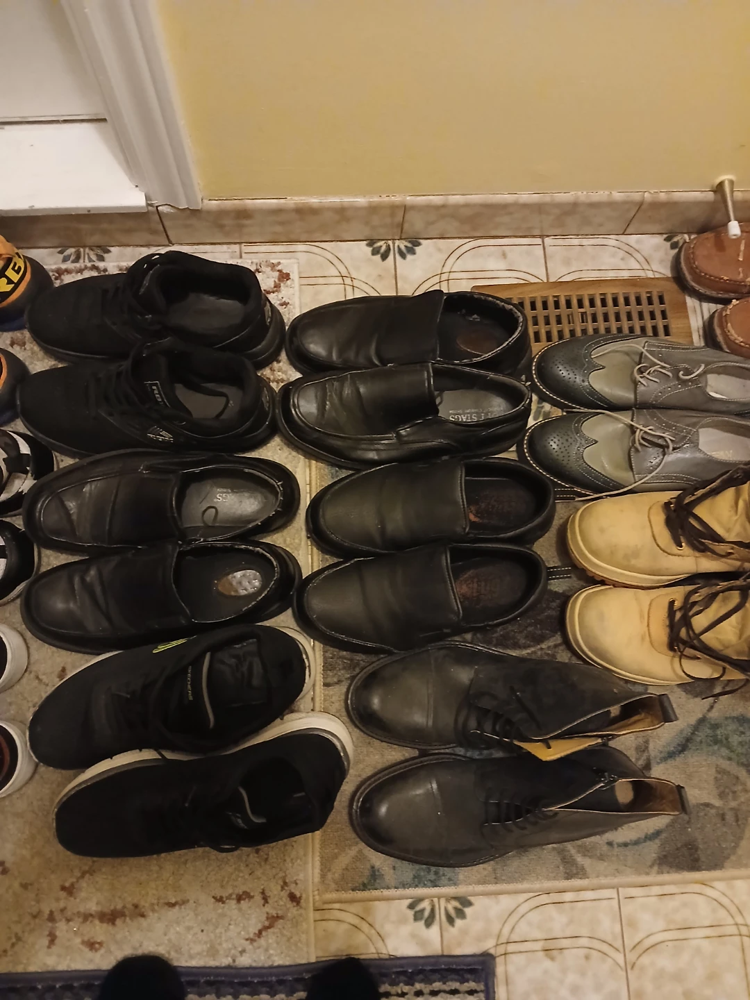 Assorted Men's Shoes size 10 - photo 3