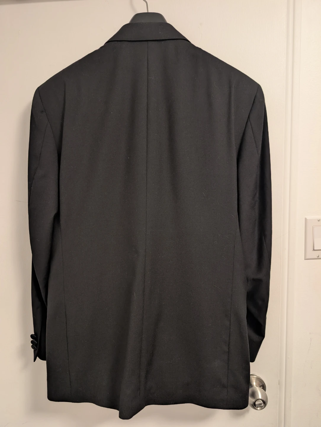 Brand new Giorgio Bissoni Black Tuxedo Suit 42R - photo 2