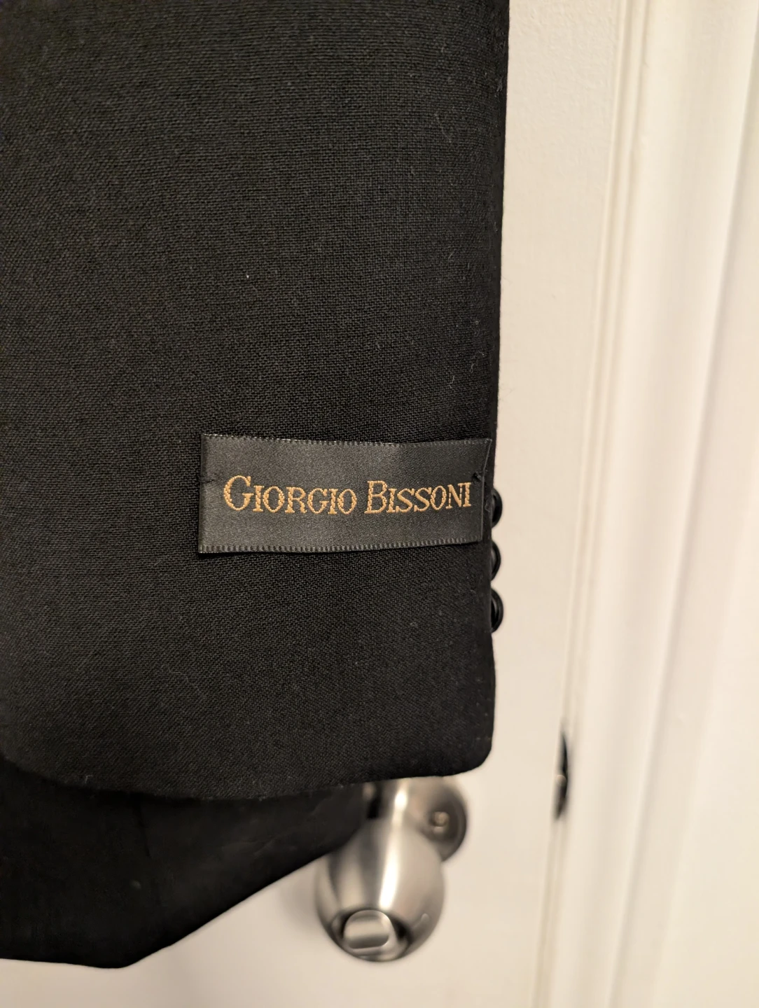 Brand new Giorgio Bissoni Black Tuxedo Suit 42R - photo 3