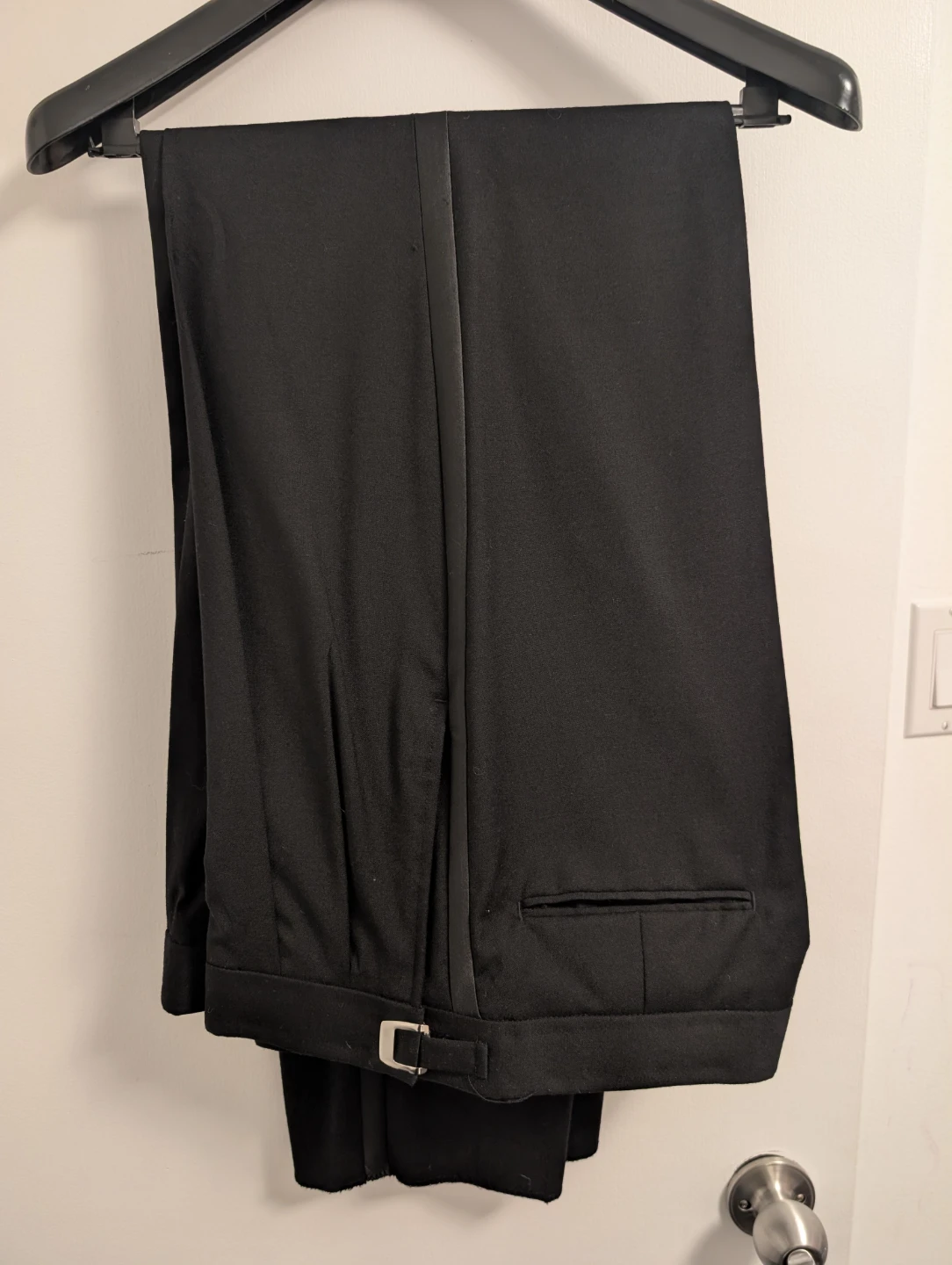 Brand new Giorgio Bissoni Black Tuxedo Suit 42R - photo 5