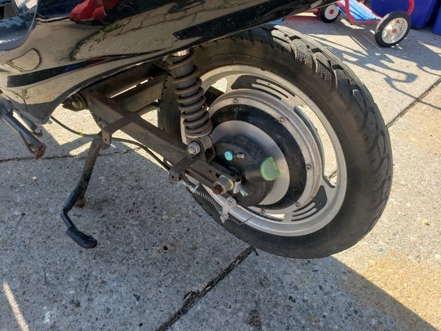 GIO Electric Scooter - For Parts/Repair - photo 4
