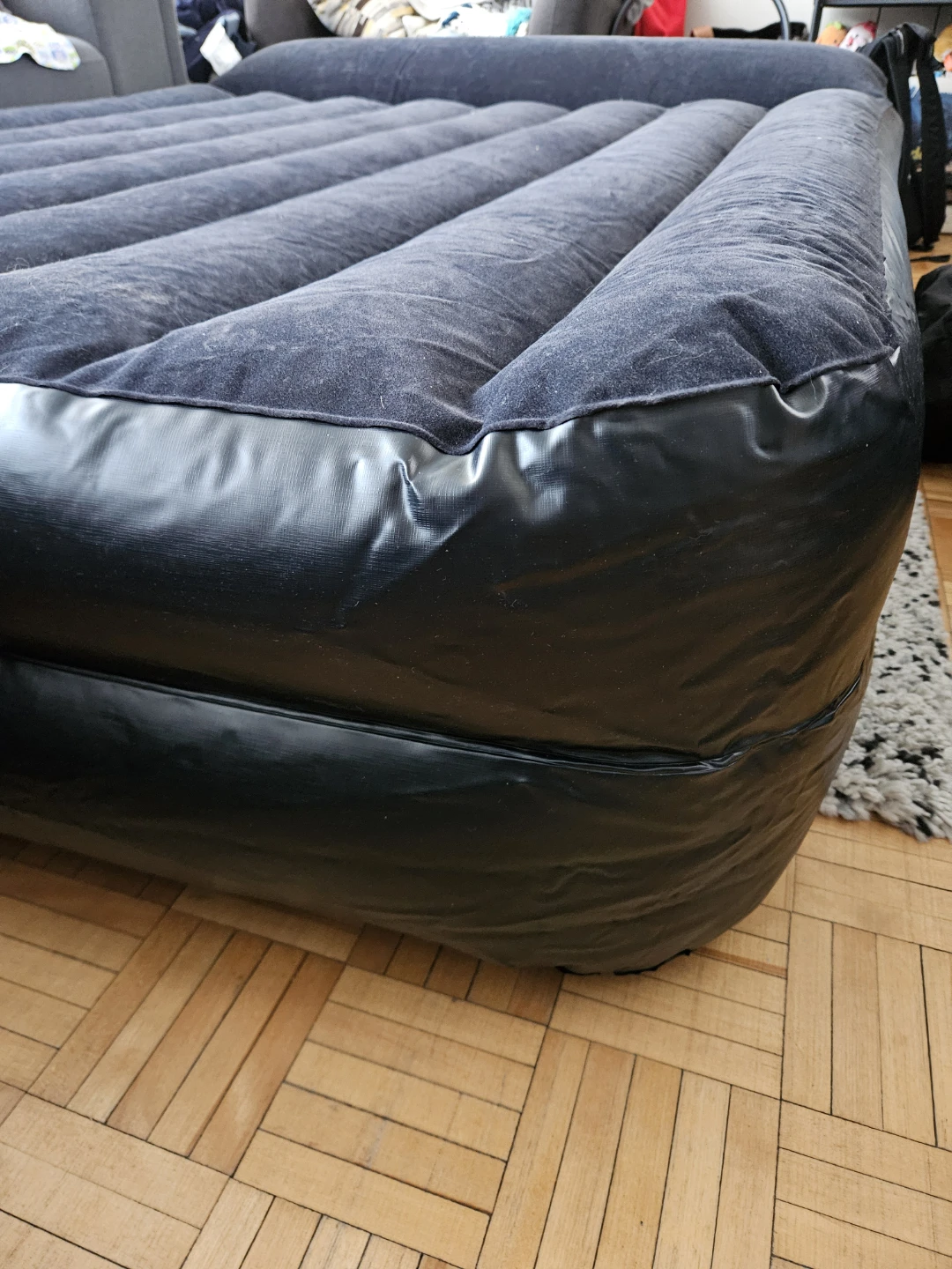 Queen size blow up mattress - photo 2