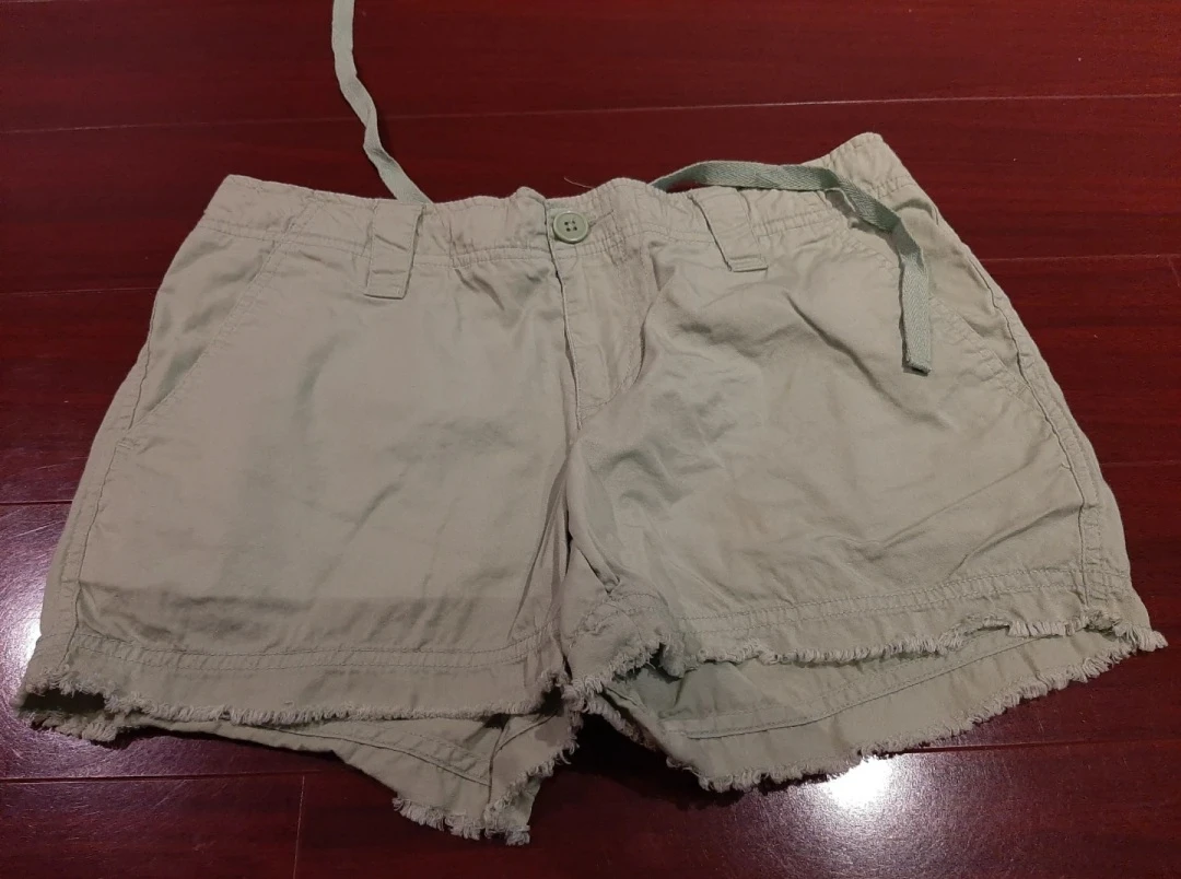 Women's Shorts (Size 6)