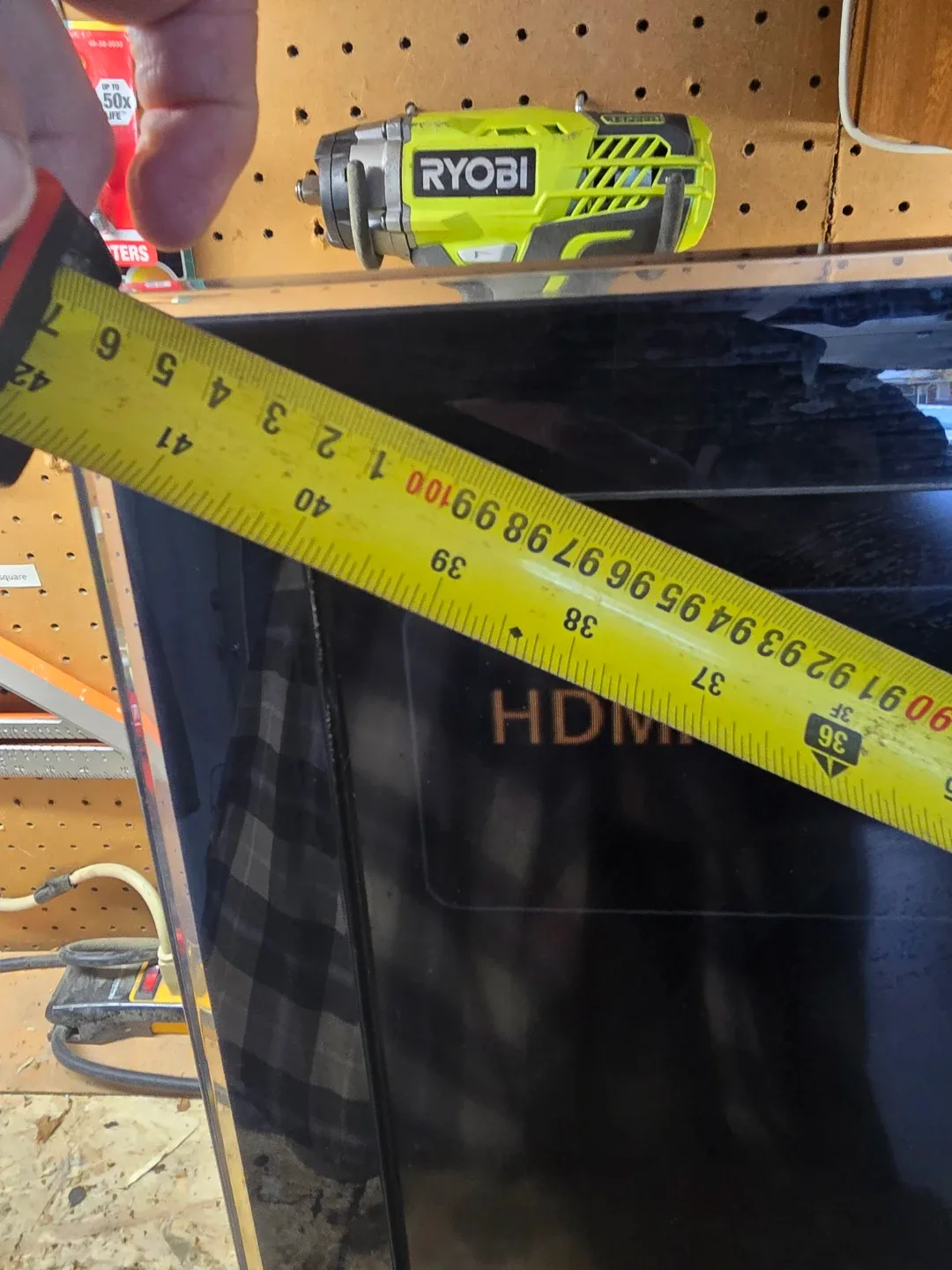 Samsung 40-inch TV - photo 2