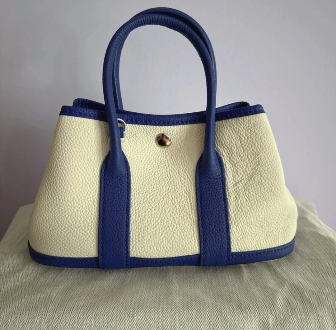 🔥🔥🔥 Cream and Blue Hand/Crossbody bag in Authentic Togo Leather