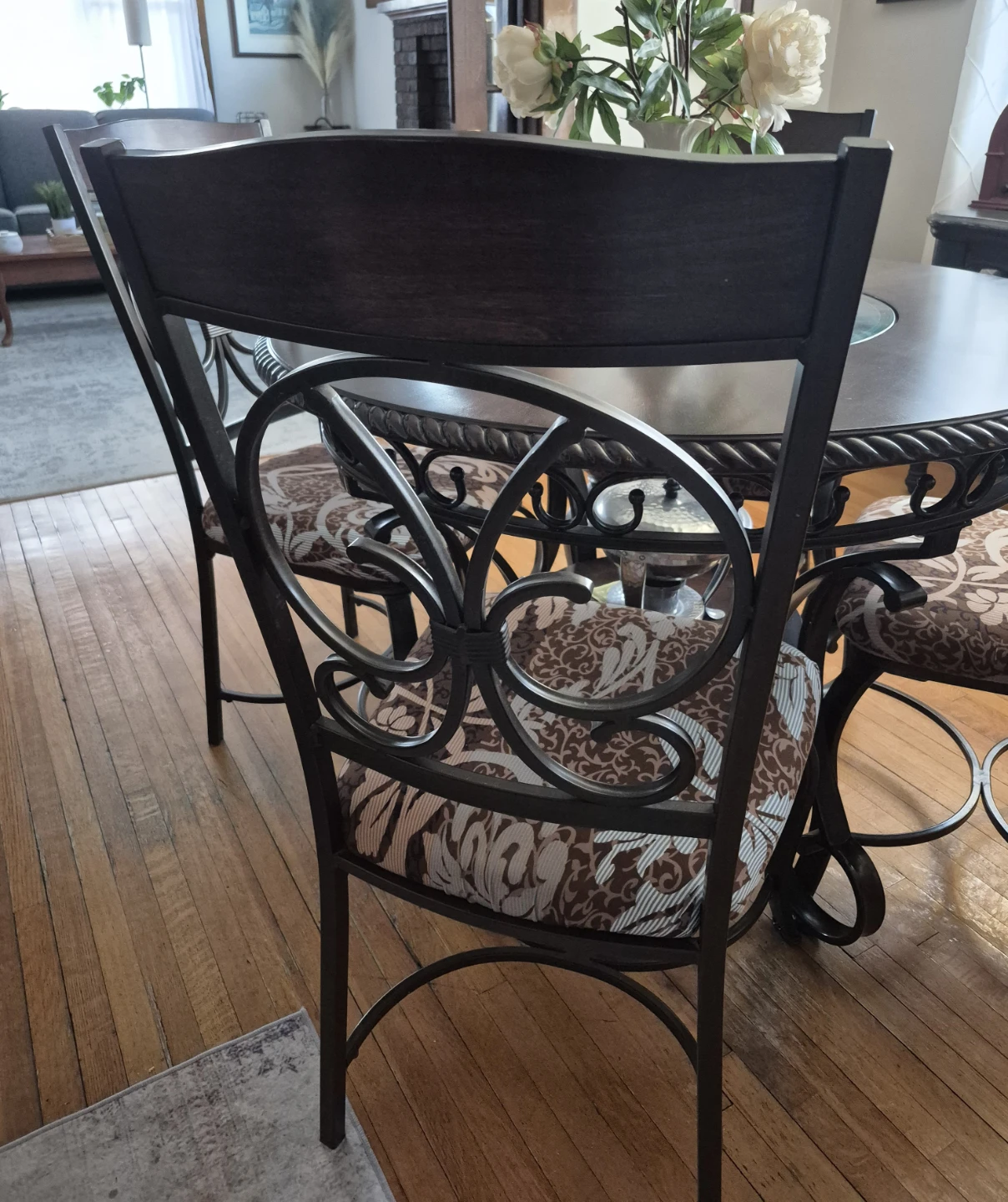 Round Dining Table with 4 Chairs - photo 4