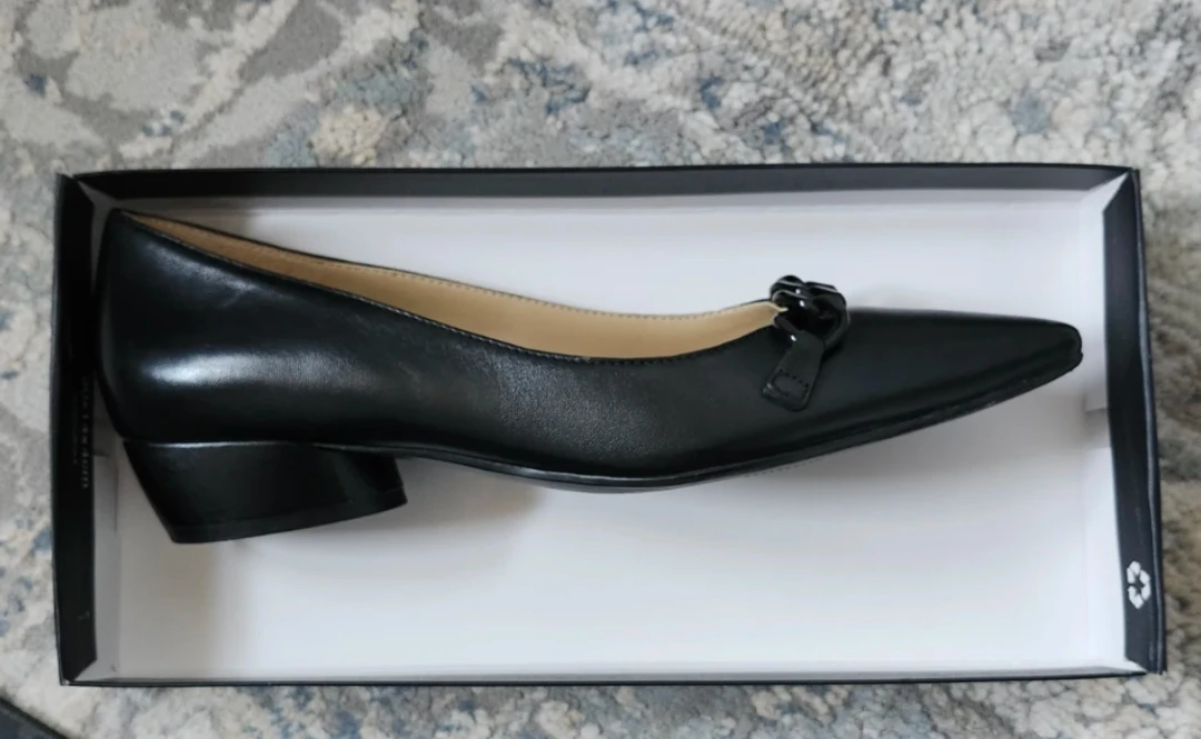 Black leather size 8 flats - photo 2