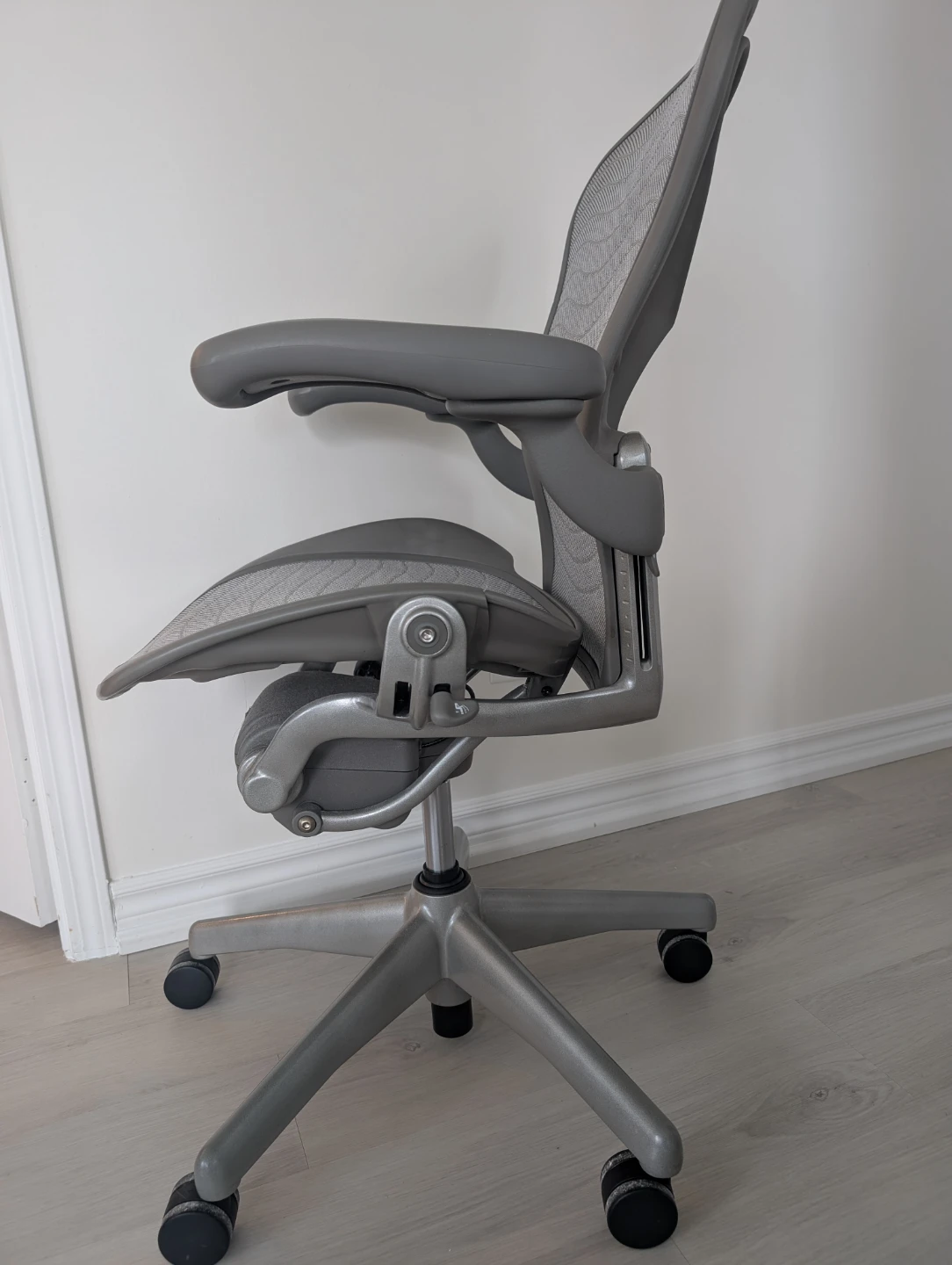Herman Miller Classic Aeron - AE112AWB - photo 4