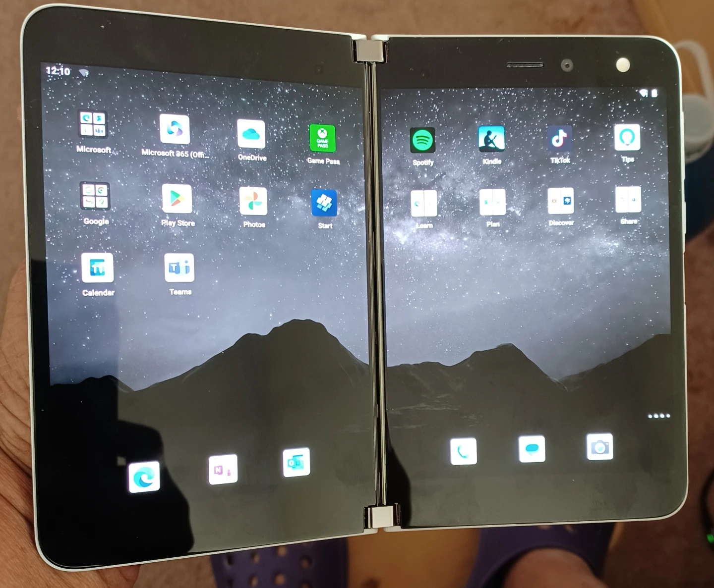 Microsoft Surface Duo 256GB - Unlocked - Glacier - photo 2
