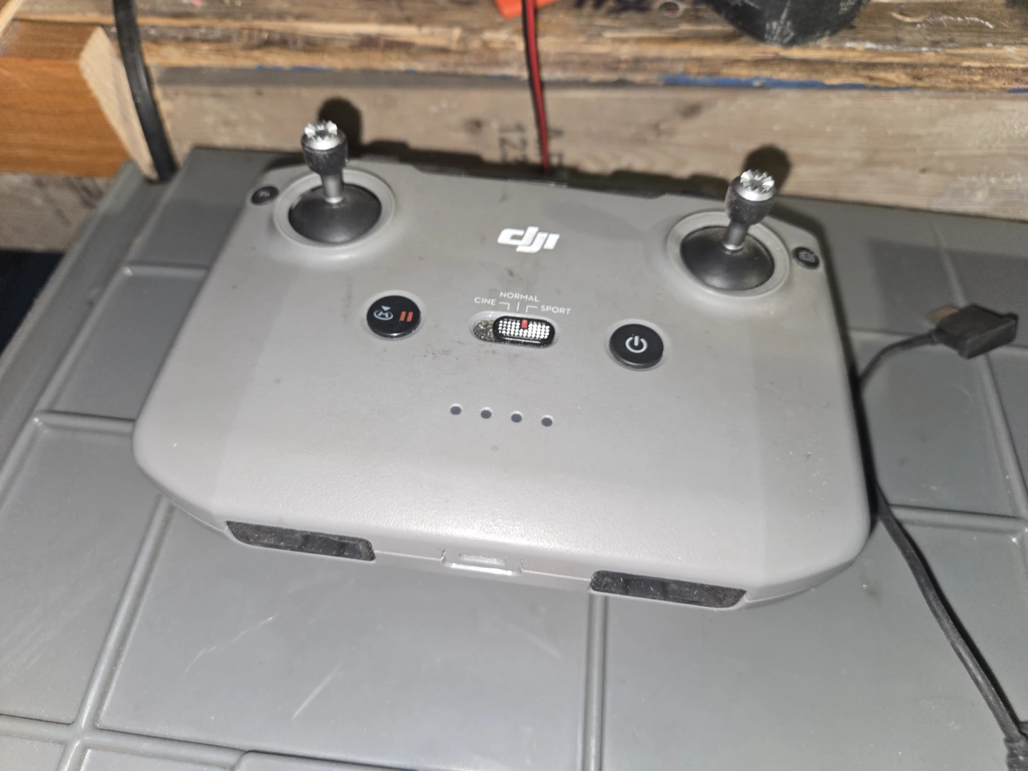 DJI Mini 2 Two-Way Charging Hub and Remote Controller - photo 3