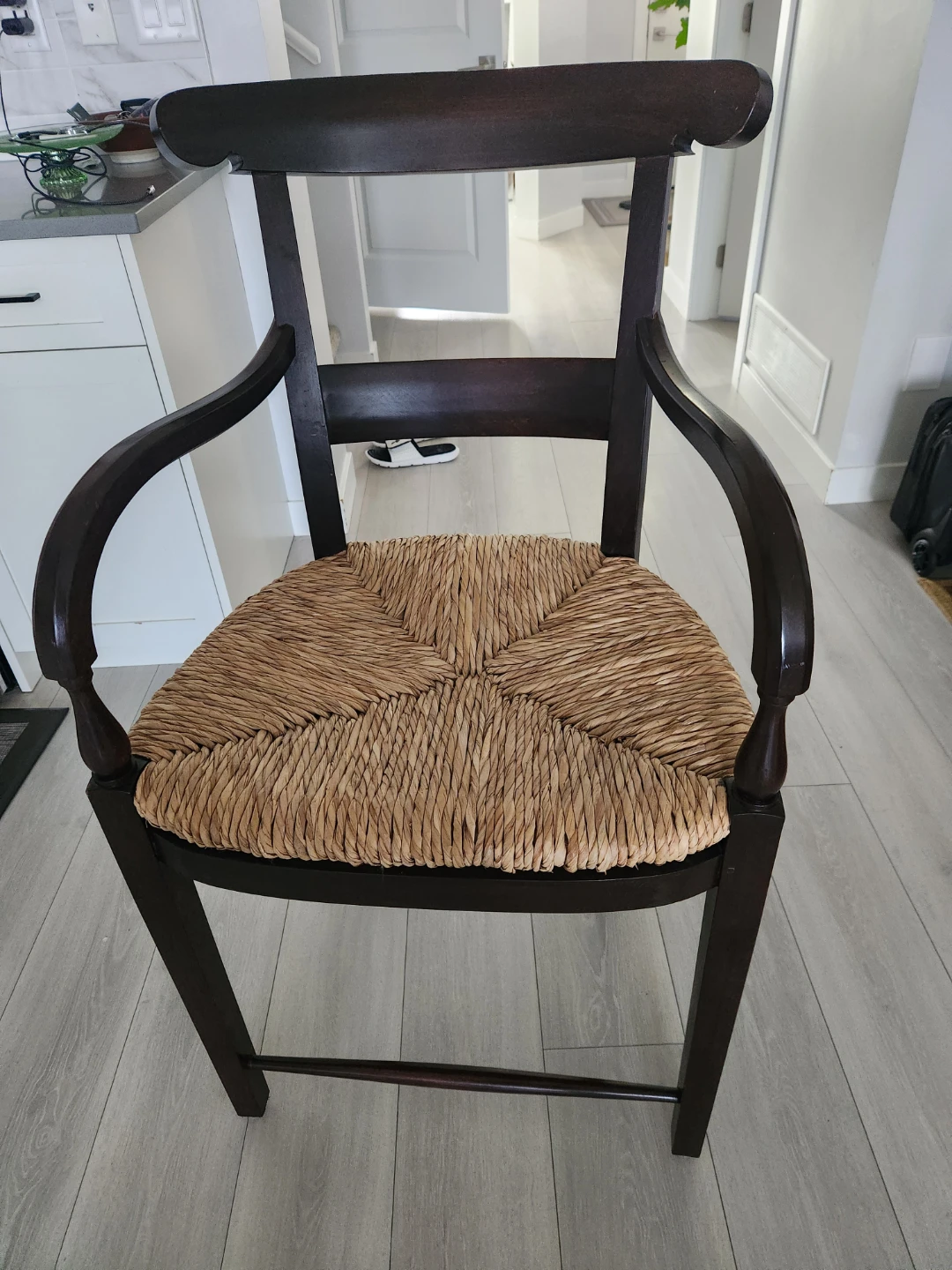 2 Wooden Armchairs with Woven Seat - photo 2