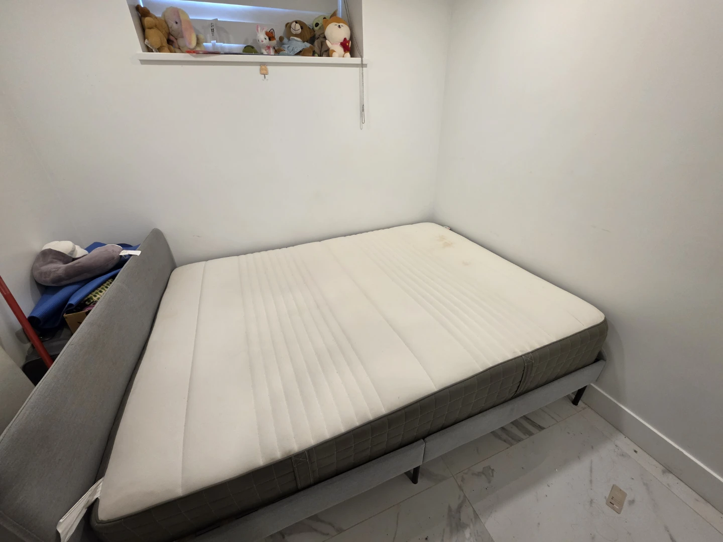 Move out sale - Ikea- Queen Size Mattress - photo 2