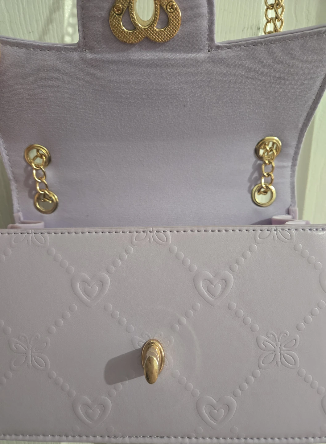 Lavender shoulder bag with gold chain and heart clasp - photo 3