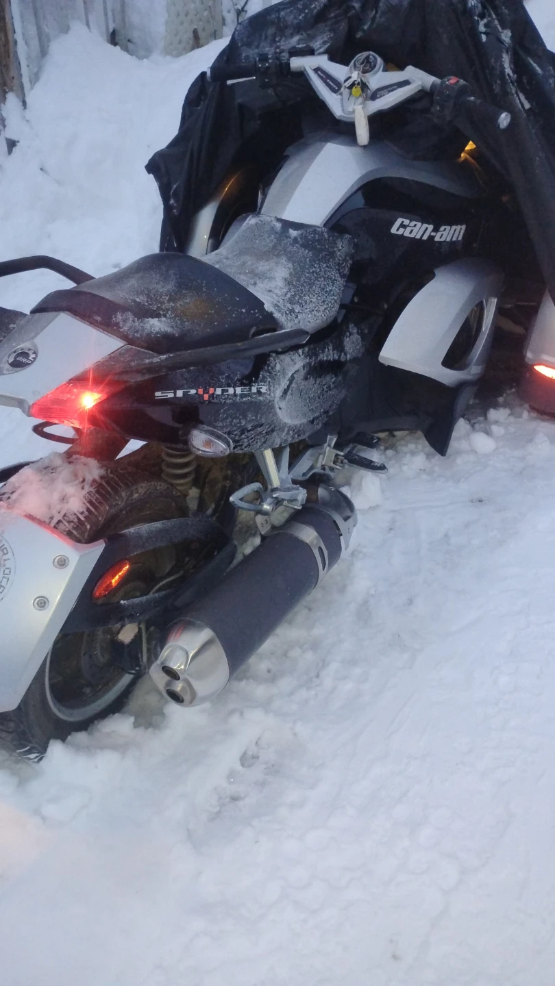 Can-Am Spyder Rotax 990 3-Wheeler - photo 2
