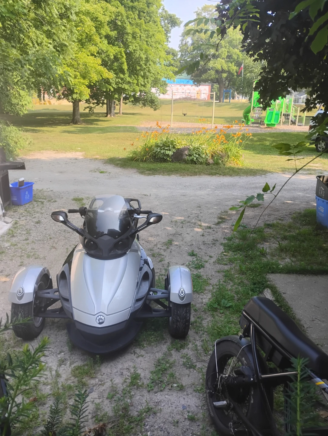 Can-Am Spyder Rotax 990 3-Wheeler - photo 4