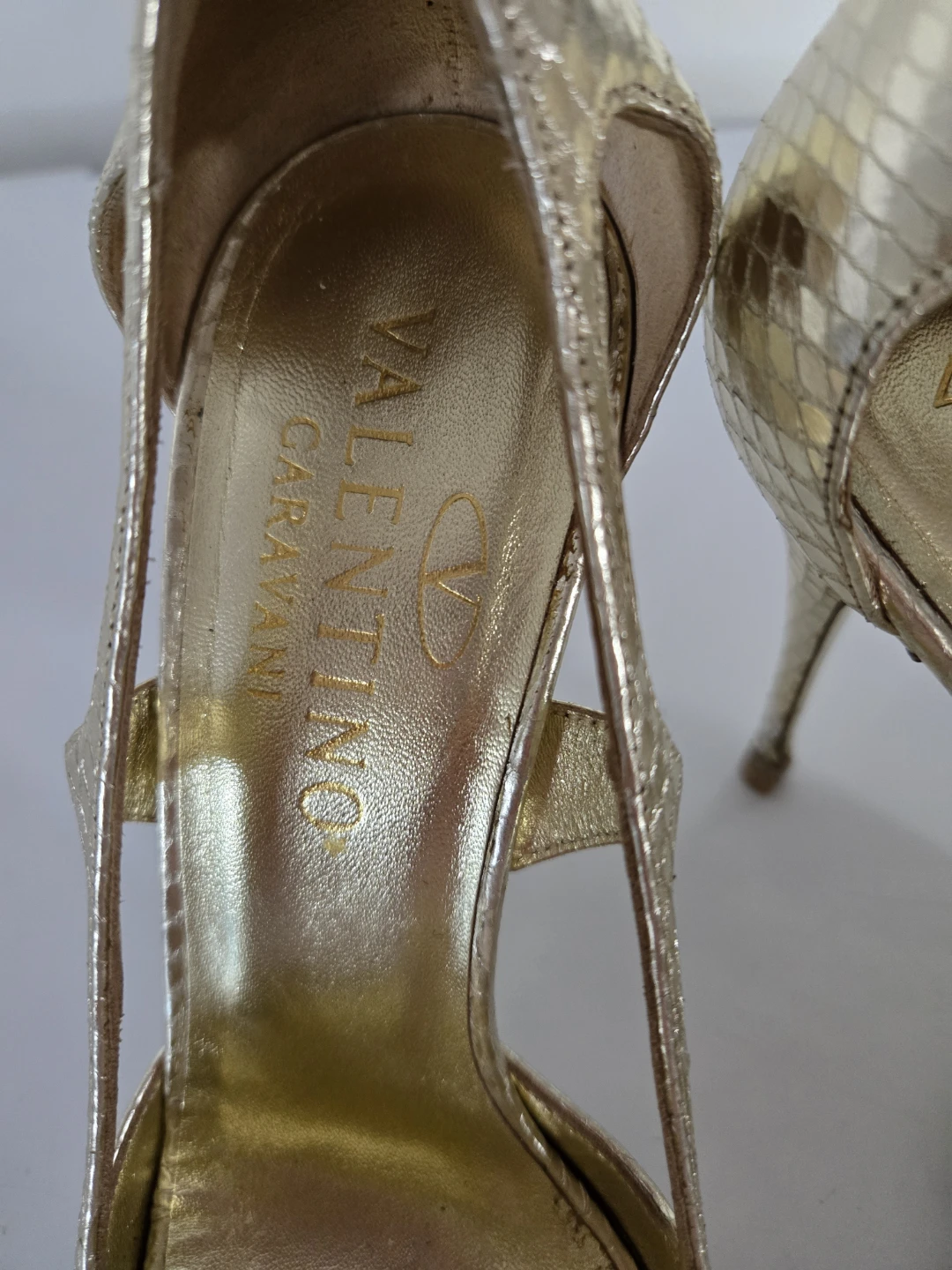 Valentino Garavani Gold Snakeskin Heels Size 36 - photo 2