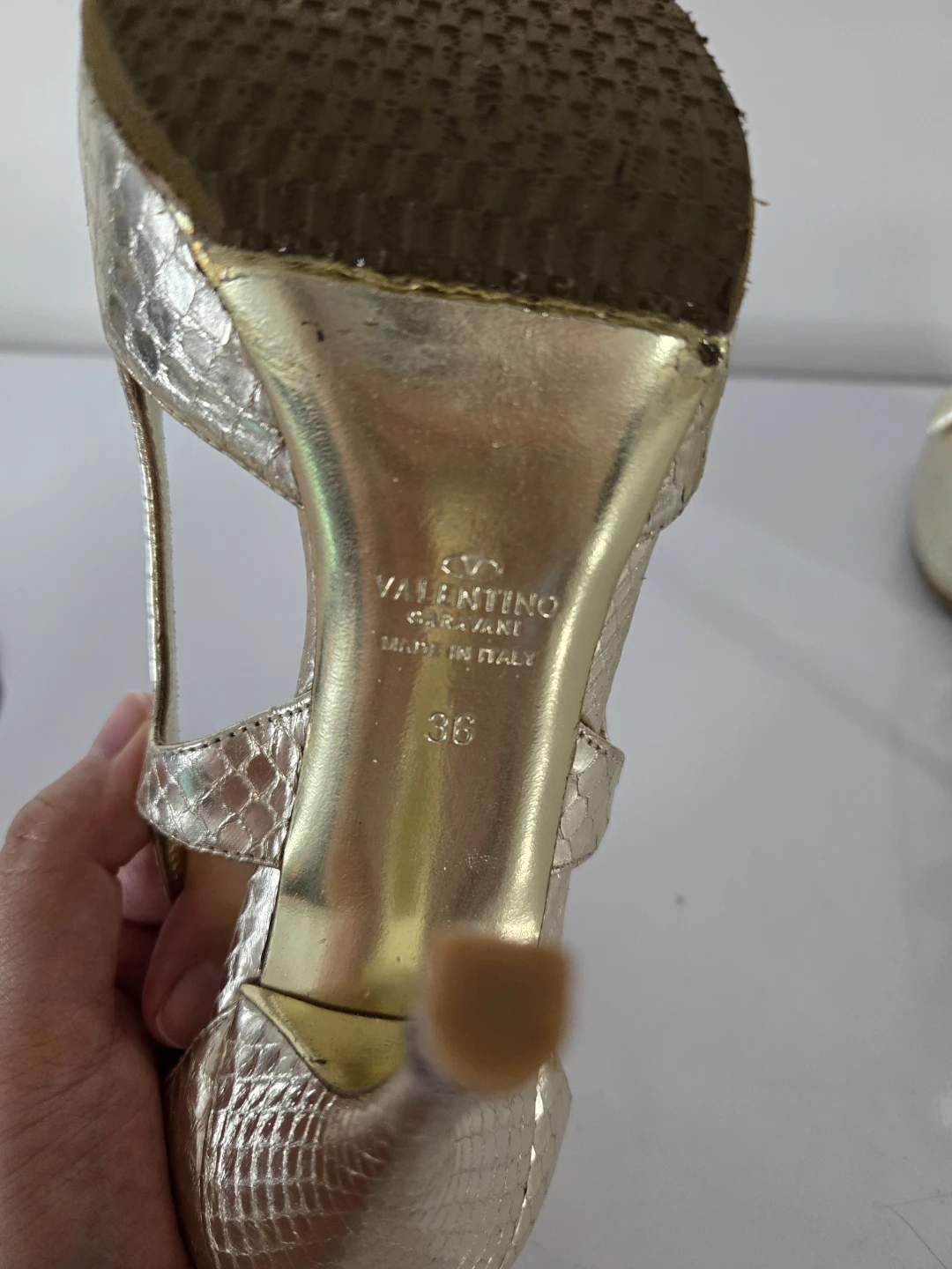 Valentino Garavani Gold Snakeskin Heels Size 36 - photo 5