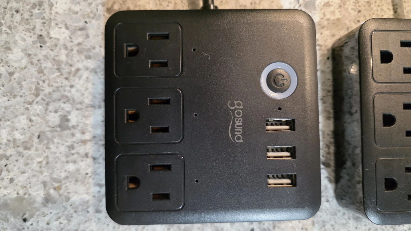 Gosuno 3 AC Outlet Power Strip with 3 USB Ports - photo 4