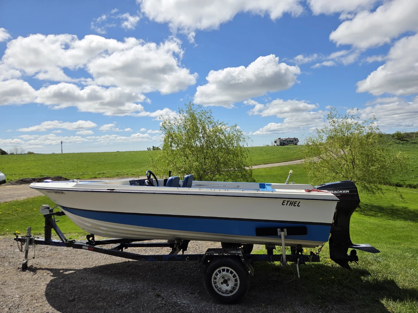 16’ Fiberglass V-Hull – 40HP Mercury Tracker