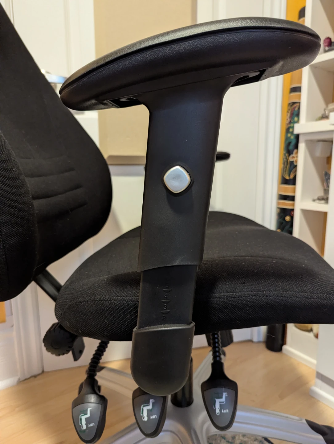 Multi functional Ergo Office / Gaming chair - photo 5