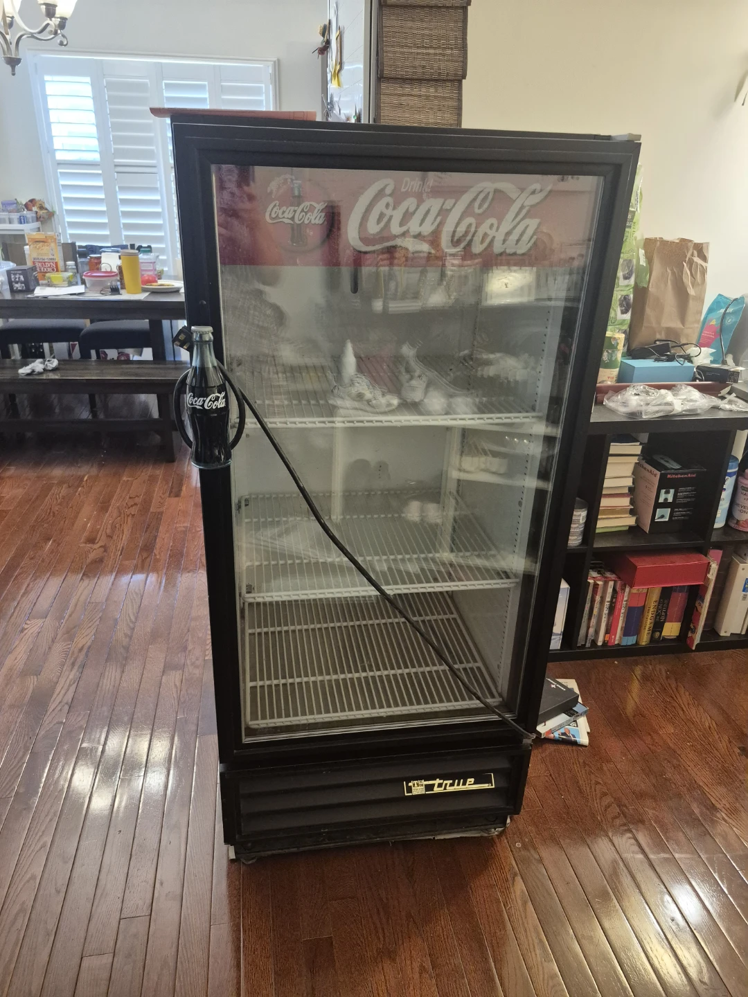 True Coca-Cola Commercial Display Refrigerator - photo 2