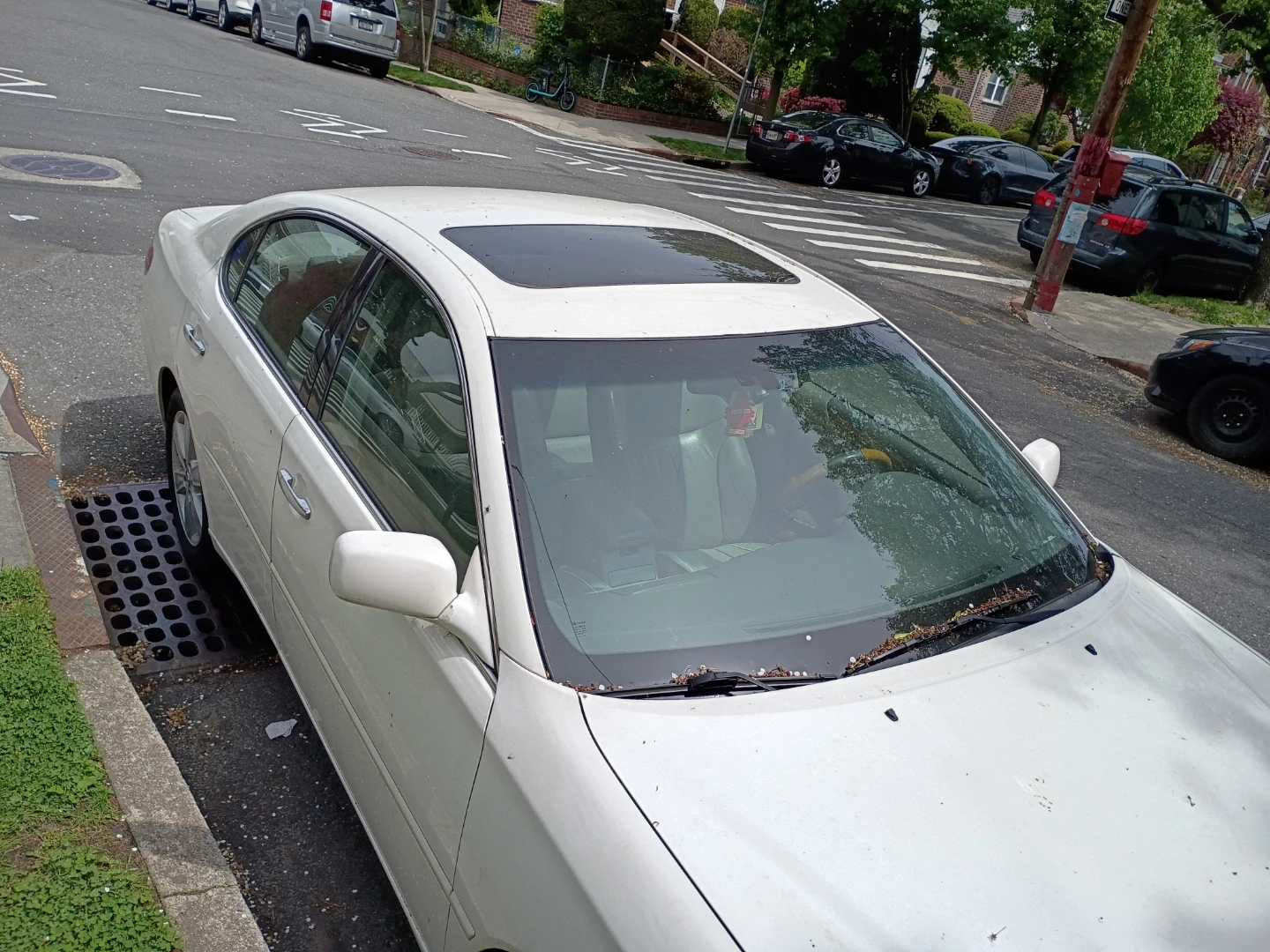 White Lexus Sedan - photo 2