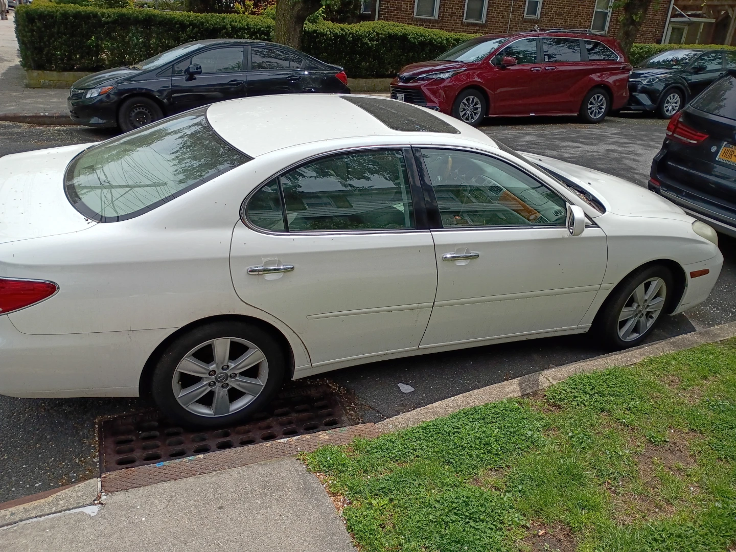 White Lexus Sedan - photo 4