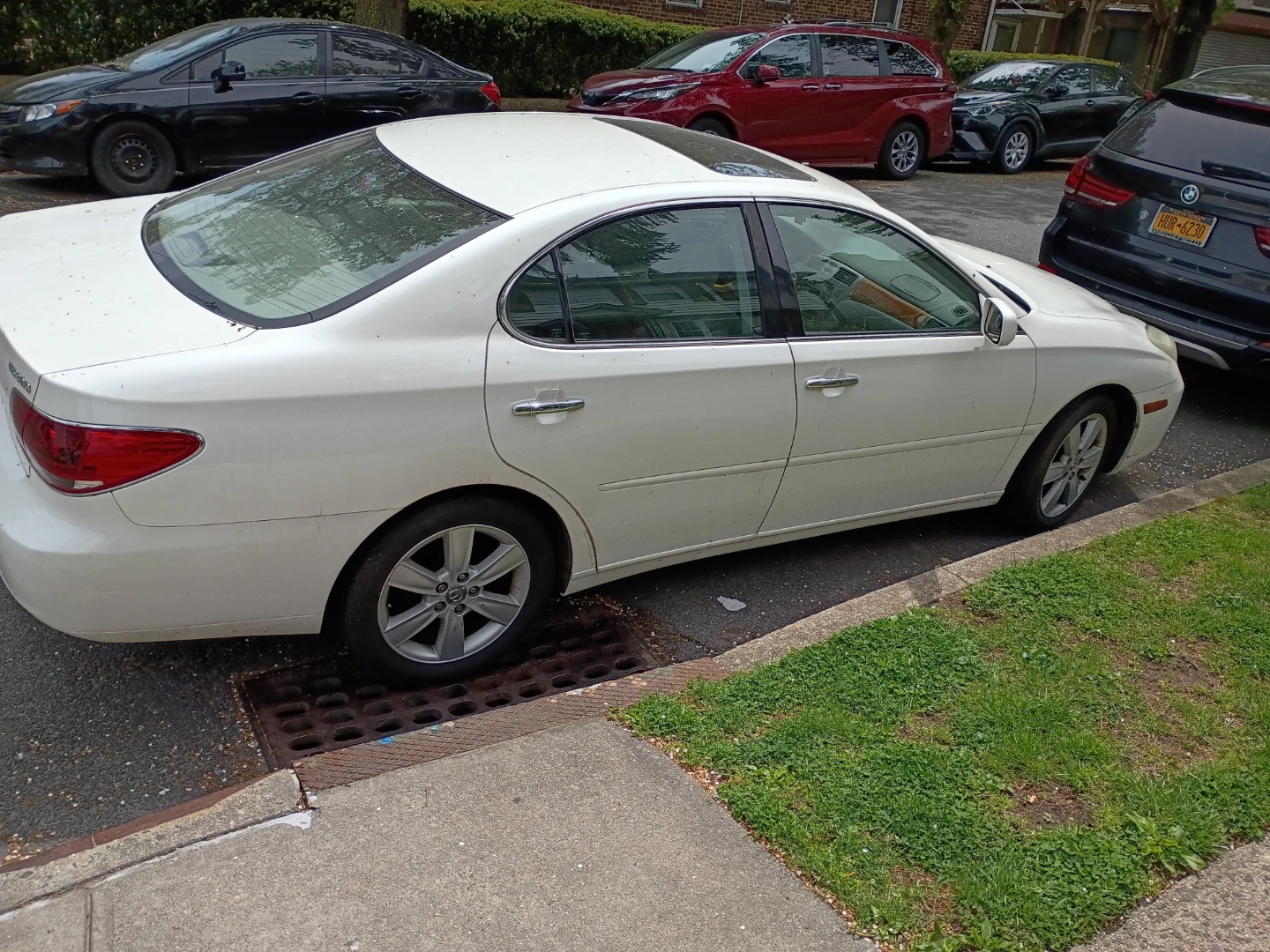 White Lexus Sedan - photo 5