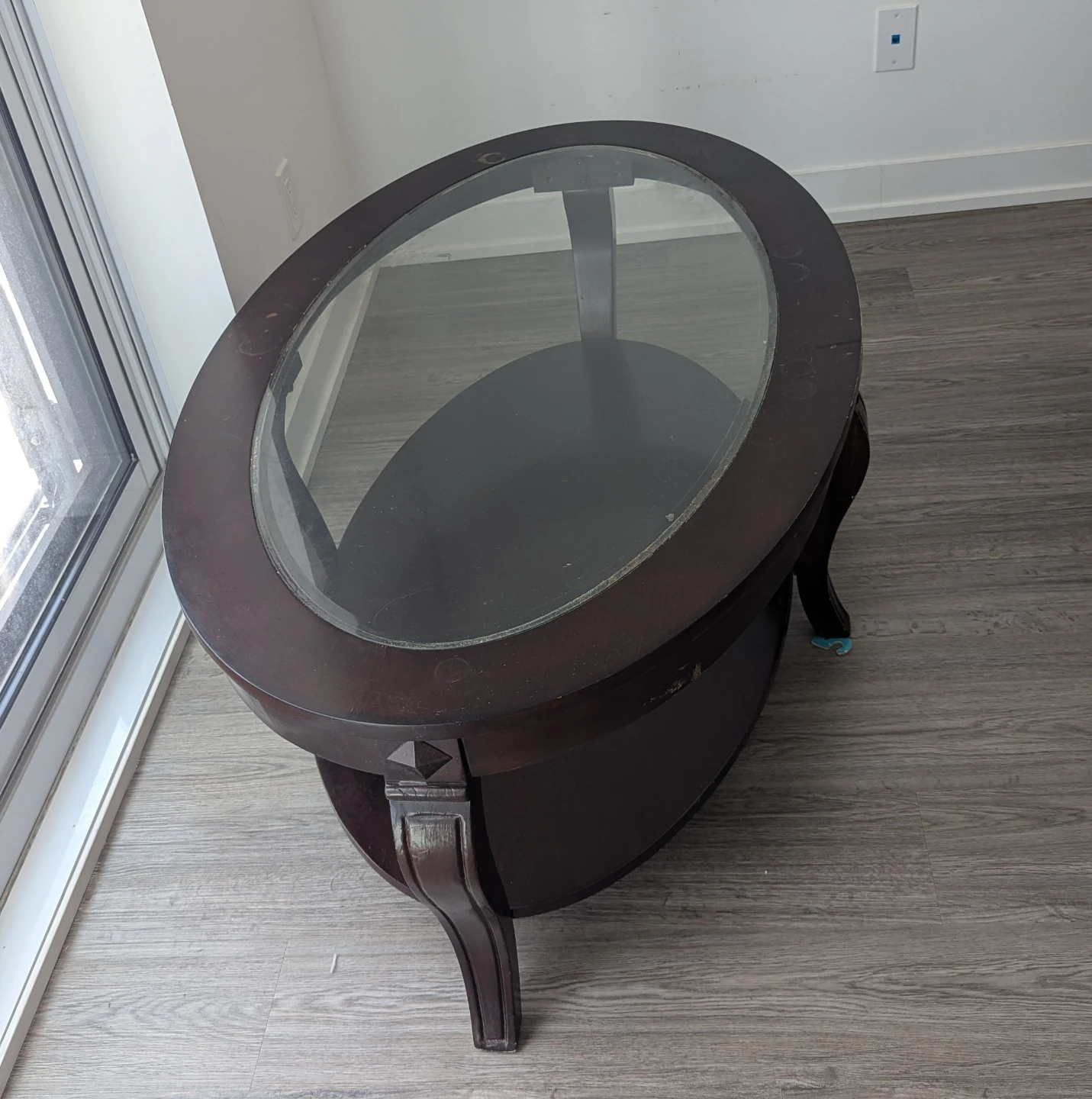 Oval coffee table with glass top