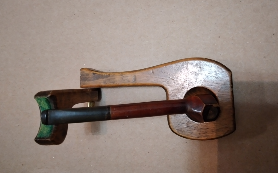 Wooden Pipe Stand