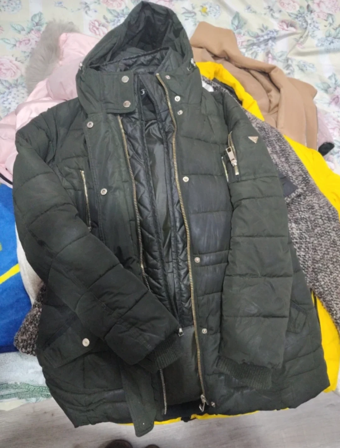 Guess Puffer Jacket - Size M