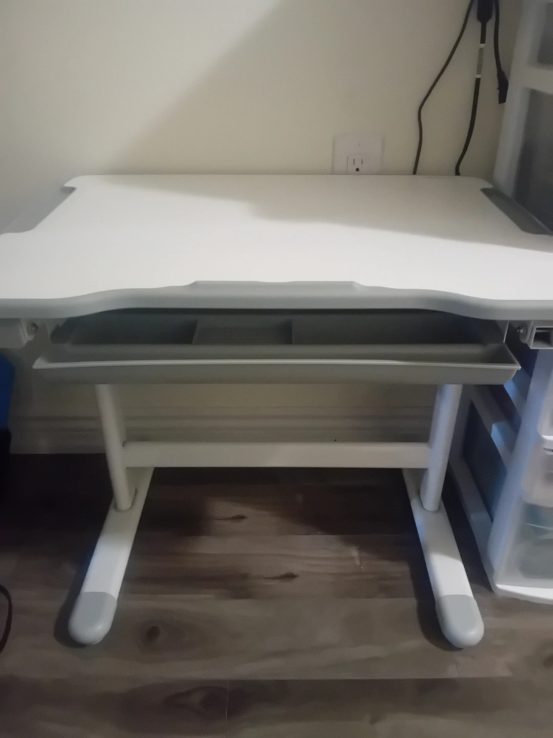 Kids Adjustable Desk and Chair Set