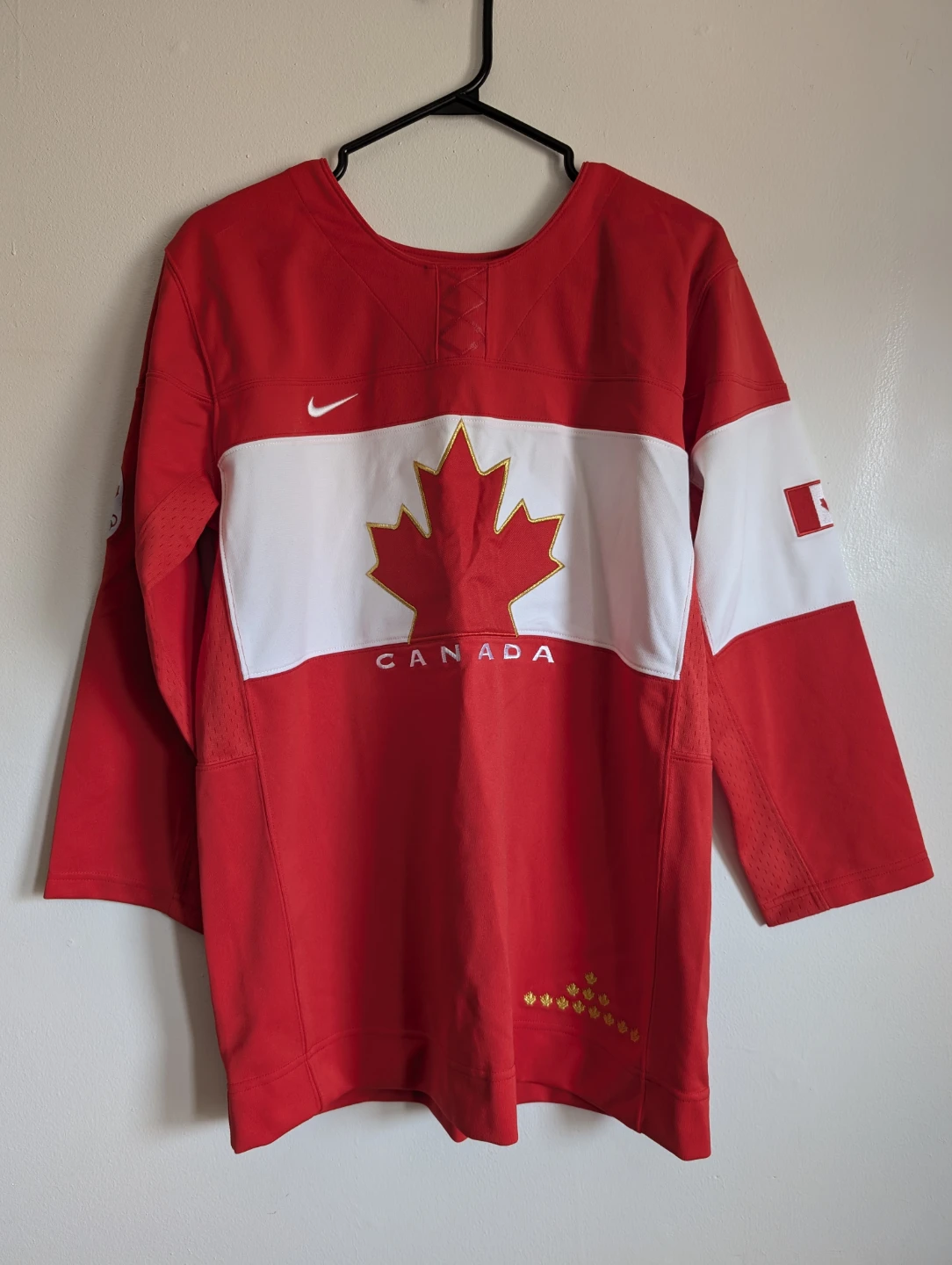 Nike Team Canada Hockey 2014 Olympic Jersey Adult Small/Youth XL