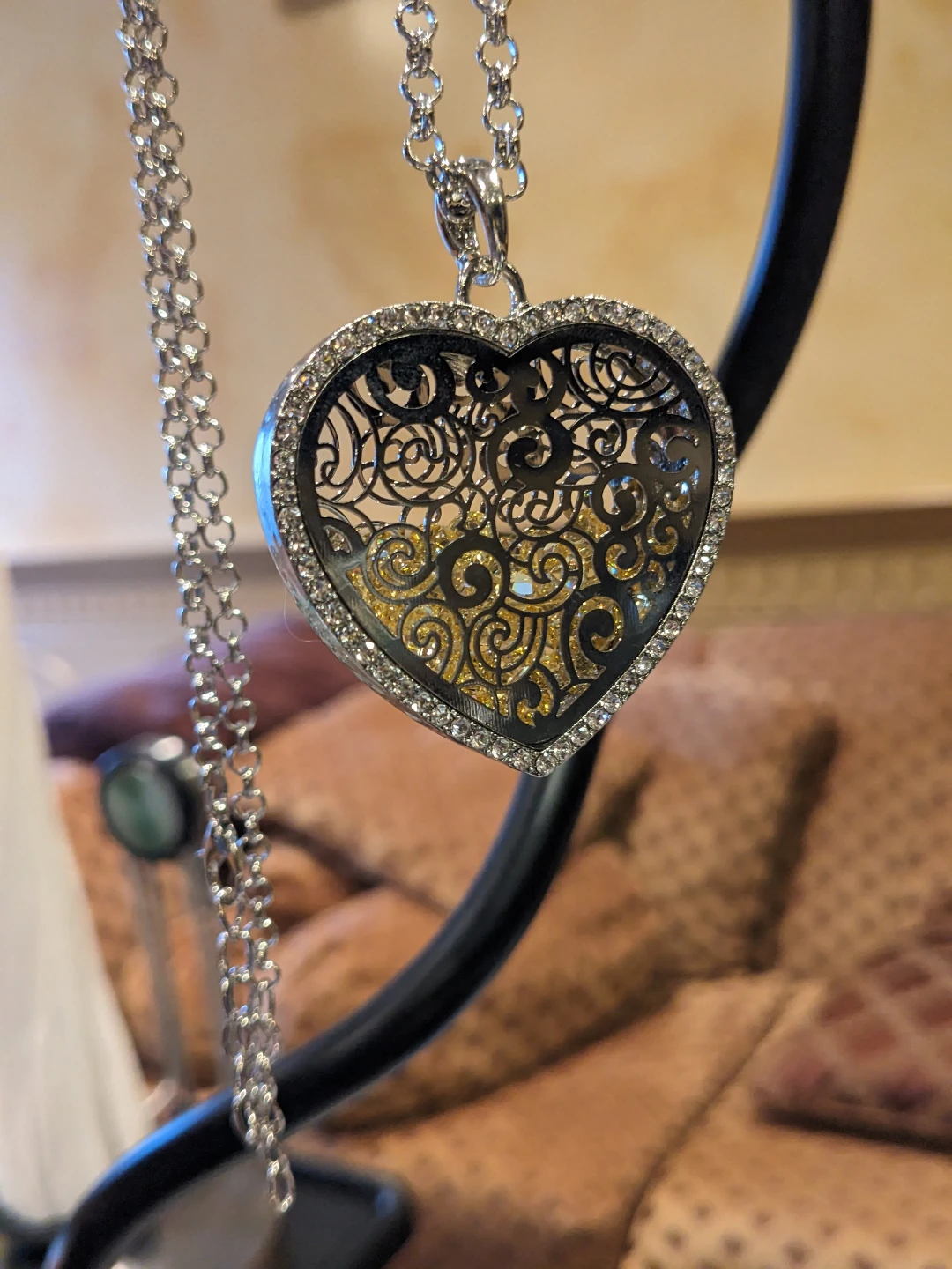 Heart Shaped Filigree Necklace with Rhinestones - photo 2