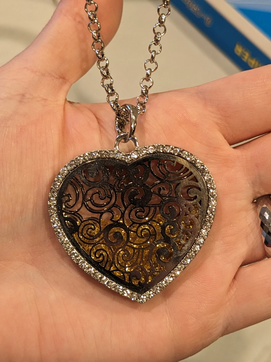Heart Shaped Filigree Necklace with Rhinestones - photo 3