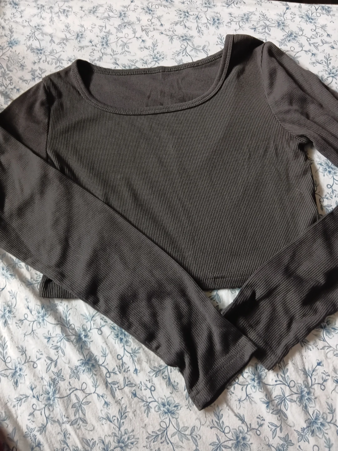 Ribbed Cropped Long Sleeve Shirt