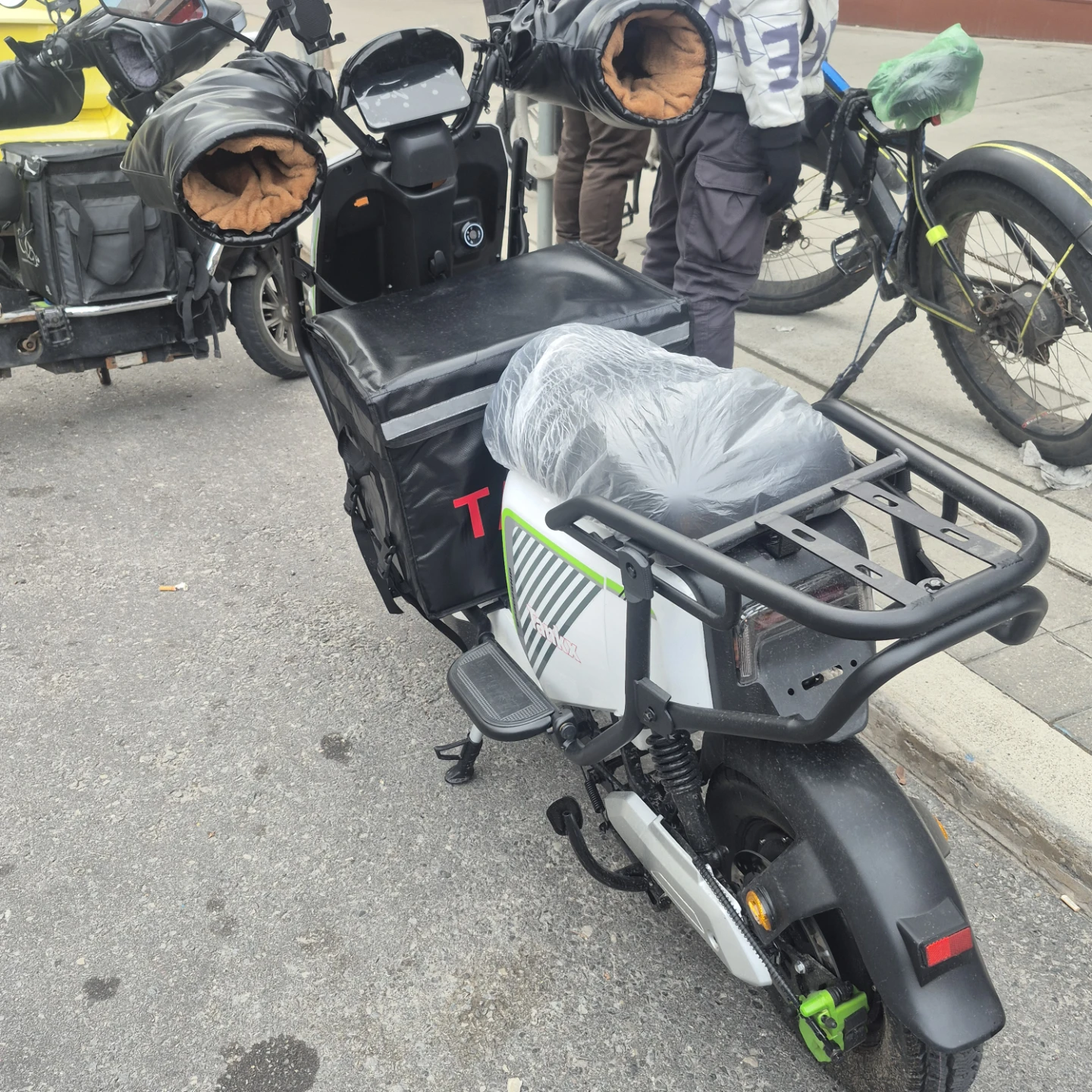 Tank X Electric Scooter with Insulated Delivery Bag