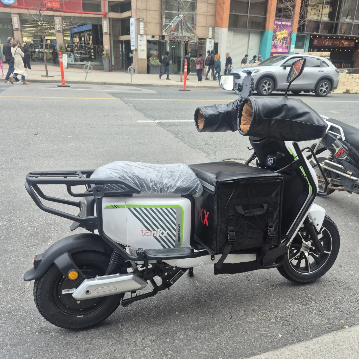 Tank X Electric Scooter with Insulated Delivery Bag - photo 3