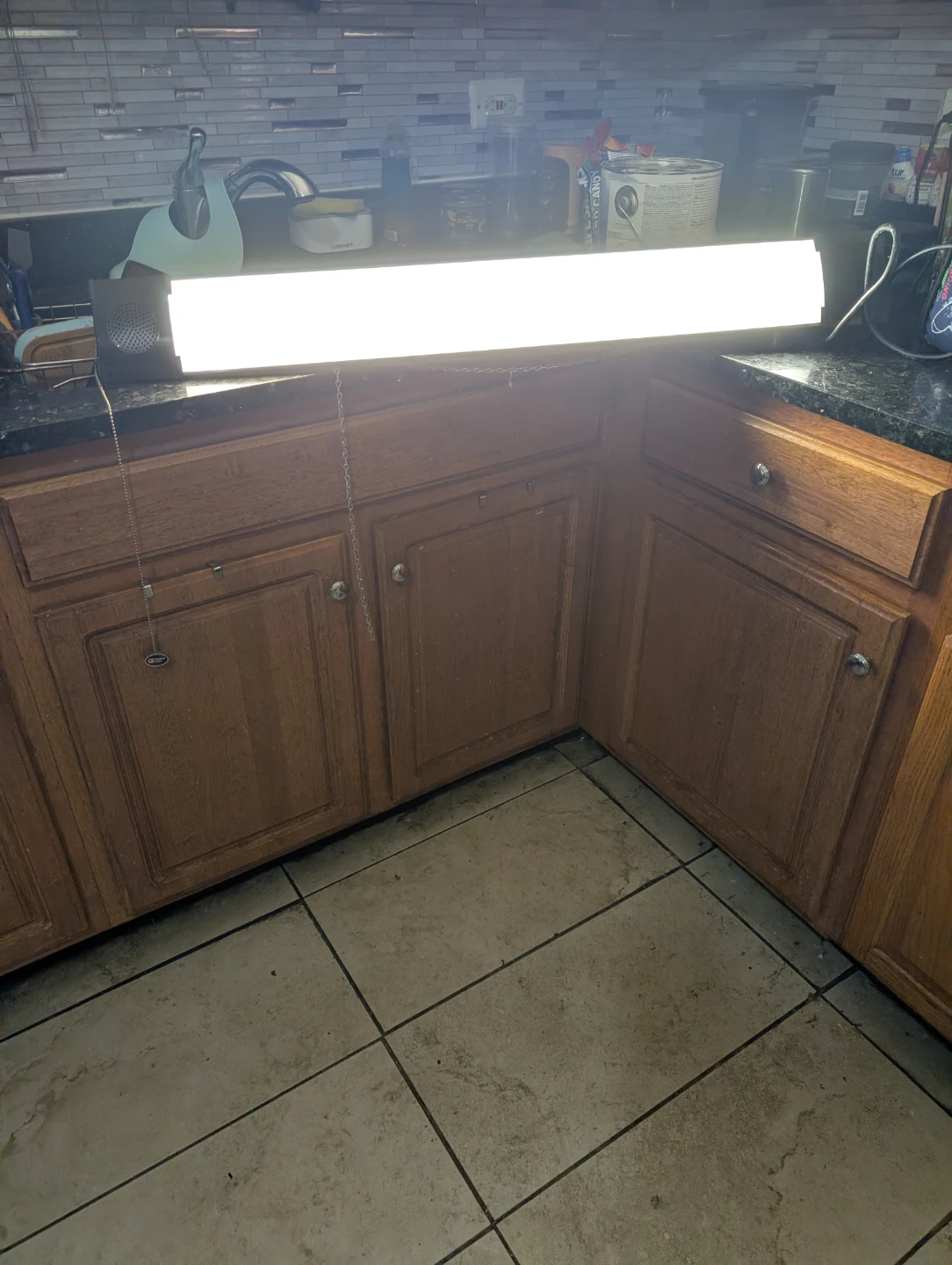 Shop light lamp fixture LED with Bluetooth speaker - photo 2