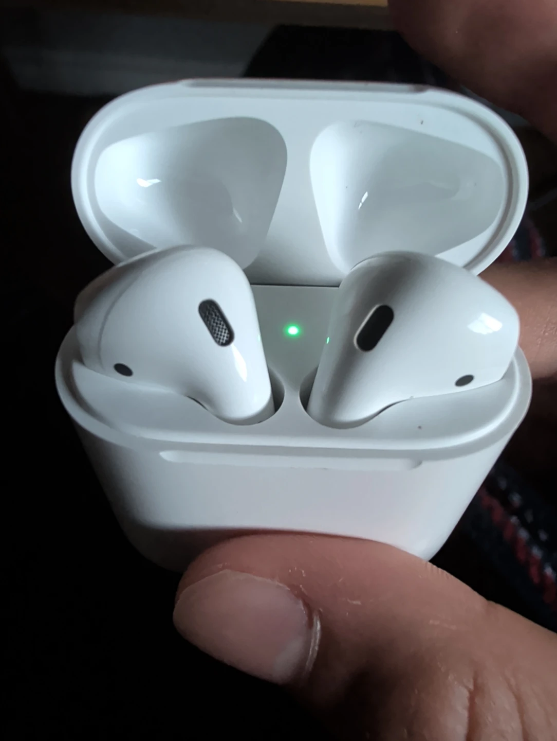 Apple AirPods with Charging Case - photo 5