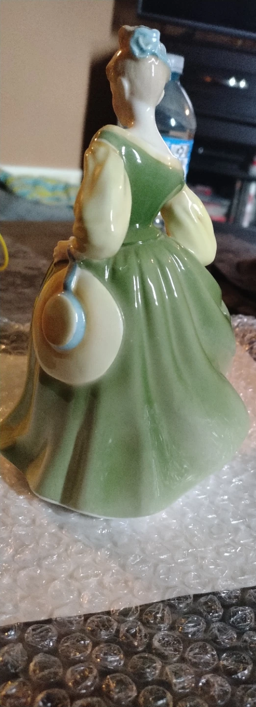 1962 Royal Doulton Fair Lady Figurine HN 2191 - photo 2
