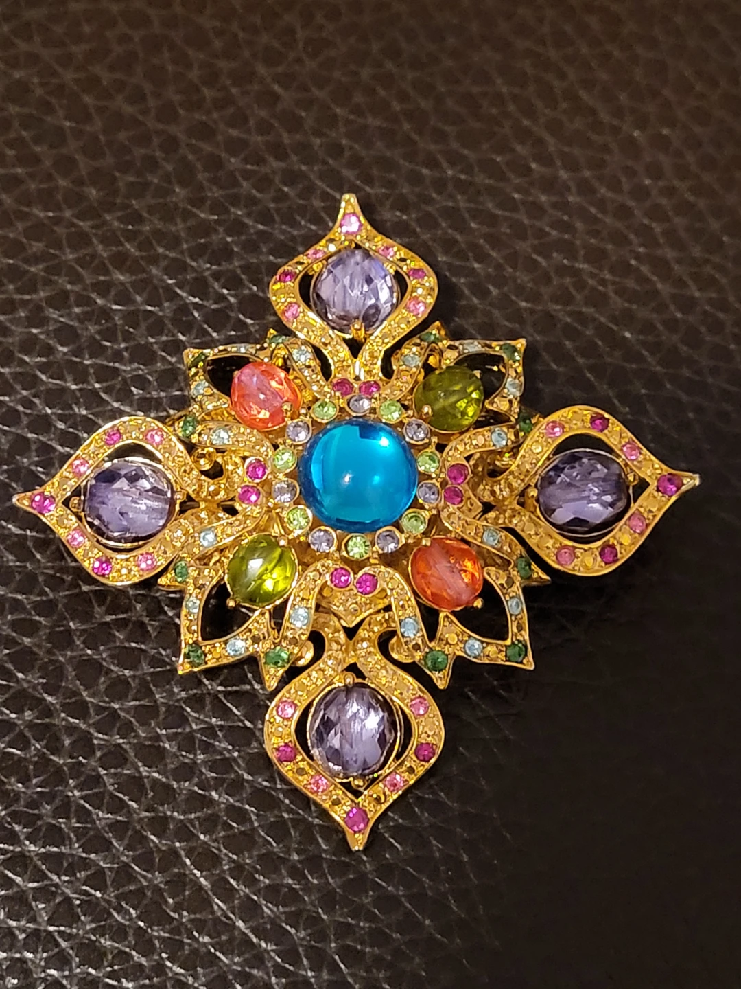 Vintage signed Joan Rivers Brooch 22K gold plated - photo 3