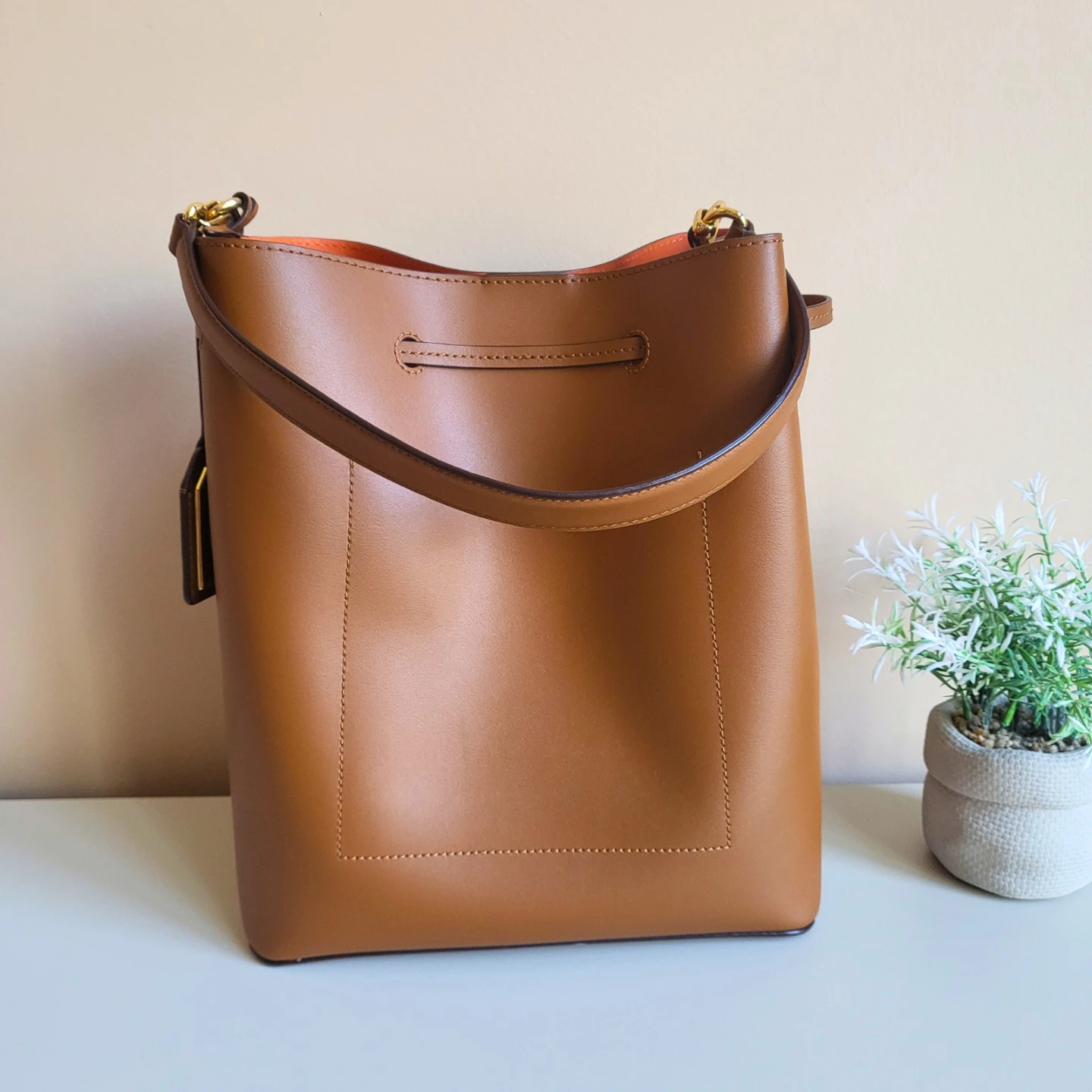 Pre-Loved Ralph Lauren Medium Debby Bucket Purse! 👜 - photo 3