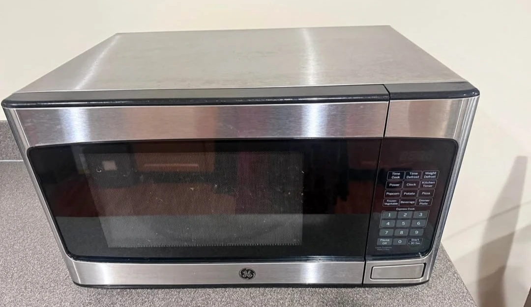 GE 950 Watt Microwave