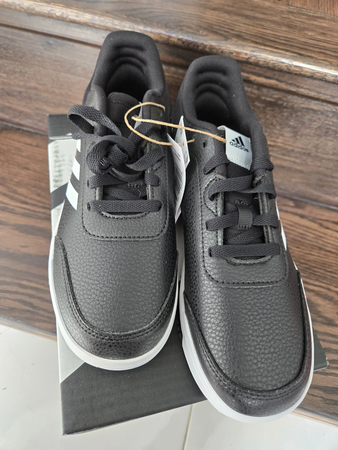 Adidas Boys Size 5 - photo 2