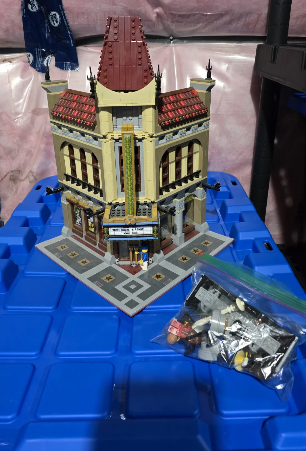 LEGO Creator Expert Parisian Restaurant 10243