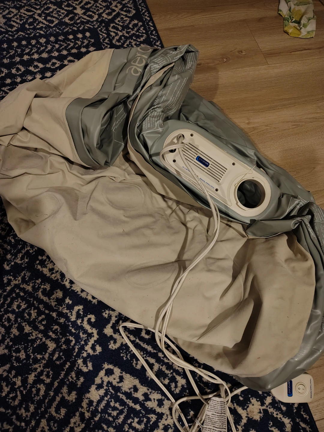 AeroBed Air Mattress twin/double - photo 2