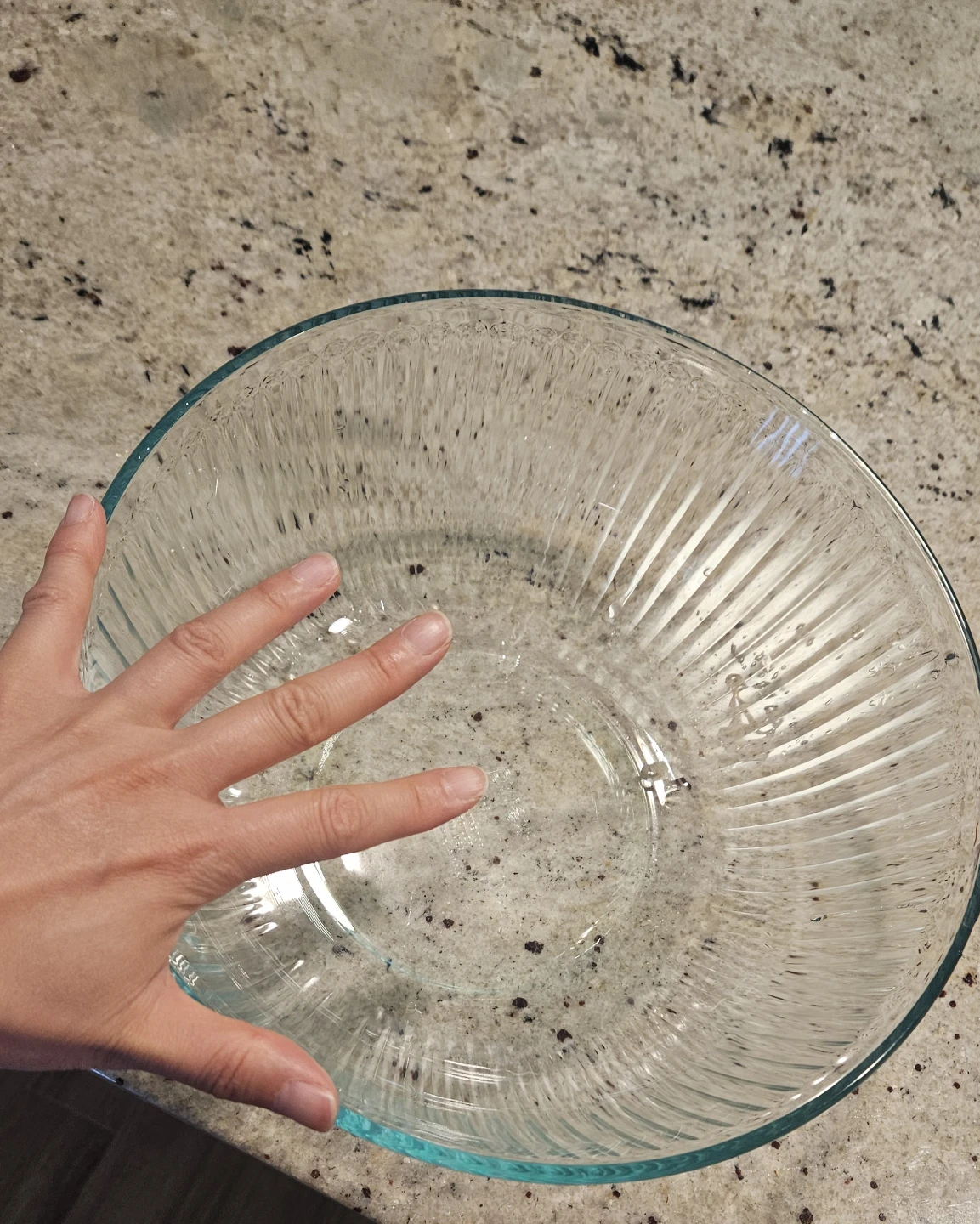 Large Pyrex Glass Mixing Bowl with Lid